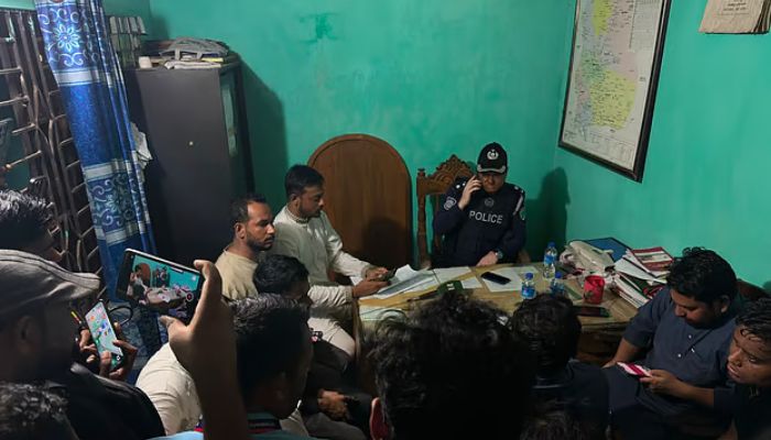 হামলা, মারধরে মামলা করতে বাহুবলের কামইছড়া ফাঁড়িতে নাহিদ-সার্জিসরা 