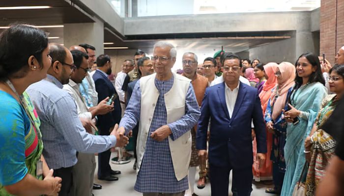 দেড় বছর পর ইউনূস সেন্টারে প্রত্যাবর্তন অধ্যাপক ইউনূসের