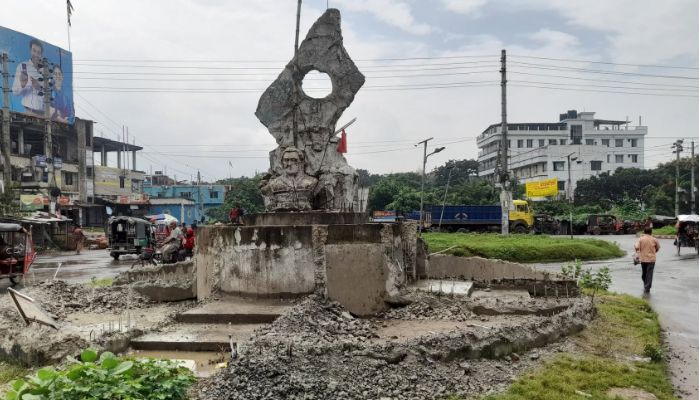 বীরশ্রেষ্ঠ হামিদুর রহমানের ভাস্কর্য ভাঙার নির্দেশ দাতা কে?
