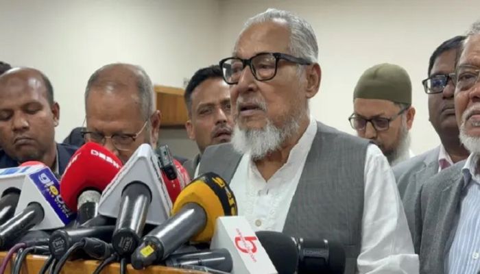 টাকা বিতরণসহ গুরুতর নানা অভিযোগ বিএনপির, নির্বিকার ইসি