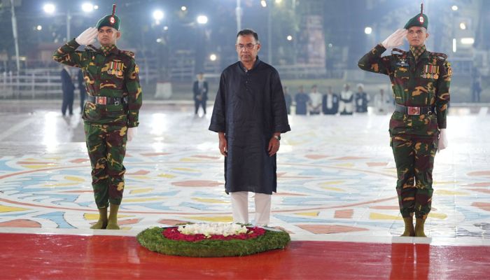 রাষ্ট্রপতি ও প্রধানমন্ত্রীর পর এনসিপিকে সঙ্গে নিয়ে ডা. শফিকের শ্রদ্ধা