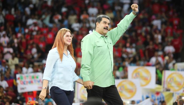 ভেনেজুয়েলা প্রেসিডেন্ট মাদুরো ও তার স্ত্রীকে তুলে নিয়ে গেছে যুক্তরাষ্ট্র