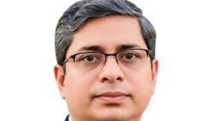 শাহে আলম-কাণ্ডে সরকার বিব্রত-অস্বস্তি, এত ক্ষমতা কোথায় পেলেন?