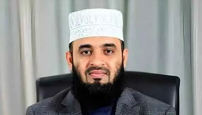 হিটলারের প্রশংসায় আজহারিকে অস্ট্রেলিয়া থেকে বহিষ্কার