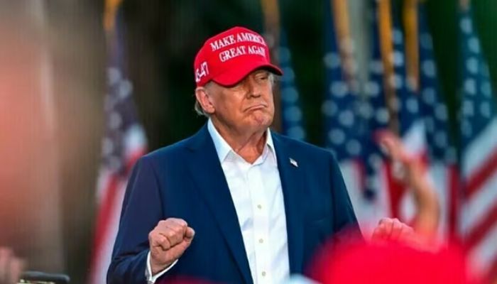 উভয় সংকটে কঠিন সিদ্ধান্তের মুখে দাঁড়িয়ে আছেন ট্রাম্প