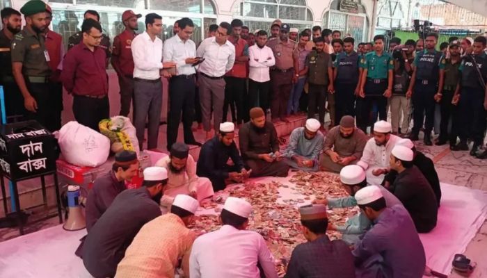 প্রকাশ্যে খোলা হলো শাহজালালের মাজারের দানবাক্স, চলছে গণনা