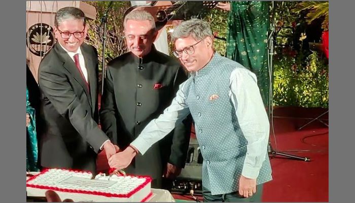 দিল্লিতে উৎসবমূখর ২৬ মার্চ, ভারতীয় কর্মকর্তাদের রেড কার্পেটে বরণ