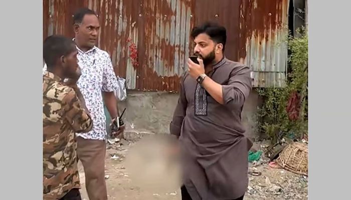 অস্ত্র হাতে মাদকবিরোধী অভিযানে প্রতিমন্ত্রী ইশরাক, অস্ত্রের বৈধতা নিয়ে প্রশ্ন!