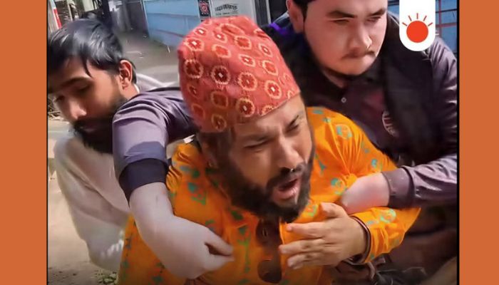 চাকসু নেতাদের মবের শিকার শিক্ষক, ৯ ঘন্টা অবরুদ্ধ থাকার পর মুক্ত