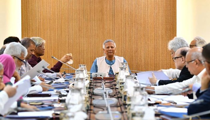 অন্তর্বর্ত্তী সরকার এখন ‘ভাঙাহাট’, শেষ মুহূর্তের দৌড়ঝাঁপে সবাই ব্যস্ত