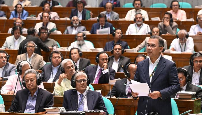 গণতান্ত্রিক অভিযাত্রায় নতুন সোপানে প্রাণবন্ত সংসদ