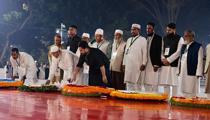 জামায়াত কি এখনো ফুল দেওয়া নাজায়েজ মনে করে?