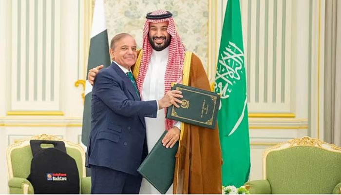 পাকিস্তানের সামরিক-বেসামরিক কূটনীতি বিশ্বজুড়ে ঝড় তুলেছে