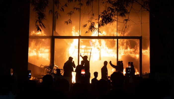 মুক্ত গণমাধ্যমে আগুন দিলে পুড়ে যায় গণতন্ত্র ও মতের বৈচিত্র্য