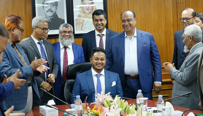 ইসলামী ব্যাংকে এস আলমের রহস্যময় সফর, চেয়ারে বসালেন ছেলেকে