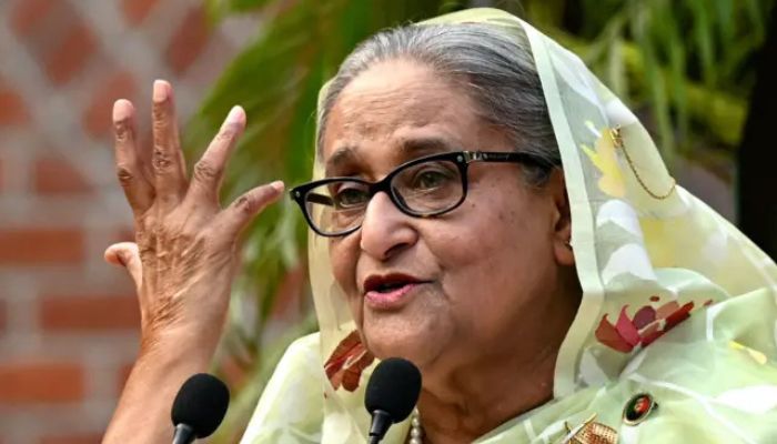 দেশে ফিরলে এয়ারপোর্টেই তাকে হত্যার আশঙ্কা করছেন শেখ হাসিনা