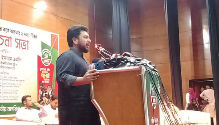 শেখ হাসিনাকে এয়ারপোর্ট থেকে সরাসরি ফাঁসির মঞ্চে নিতে চান নাহিদ