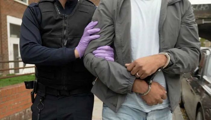 সমকামী সেজে যুক্তরাজ্যে বাংলাদেশিদের আশ্রয়, সহায়তার অভিযোগে গ্রেপ্তার ৩