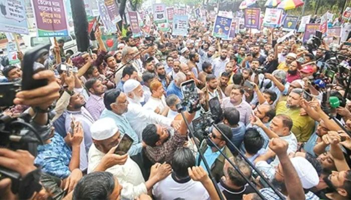 ১১ দলের পদযাত্রায় পুলিশের বাধা, ৪ বিভাগে লংমার্চের ঘোষণা
