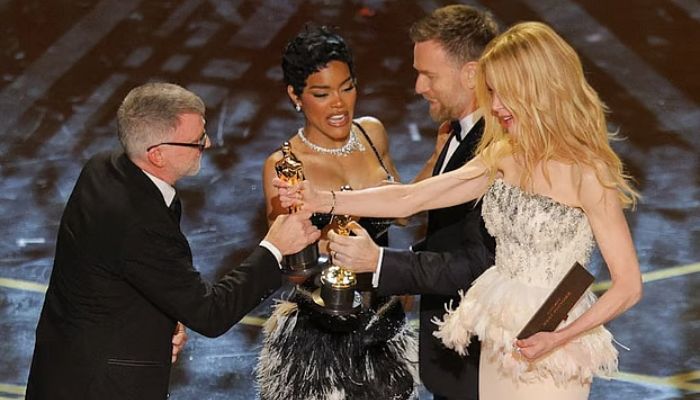 অস্কার জিতল যুক্তরাষ্ট্রের শাসনব্যবস্থাকে প্রশ্নের মুখে ফেলা সেই সিনেমা 