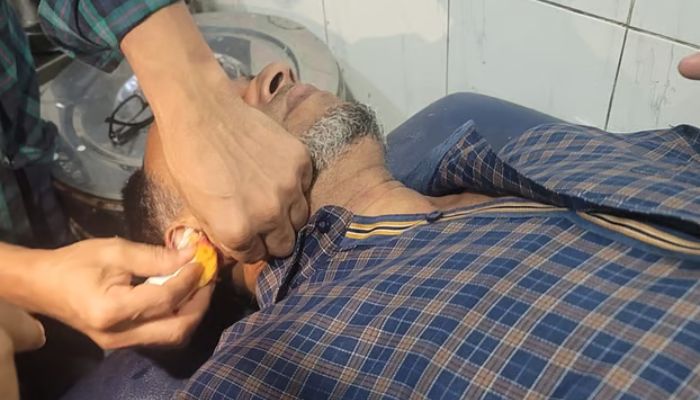 ব্যবসায়ীকে আটকে কানে কামড় দিলেন নরসিংদী বিএনপির নেতা
