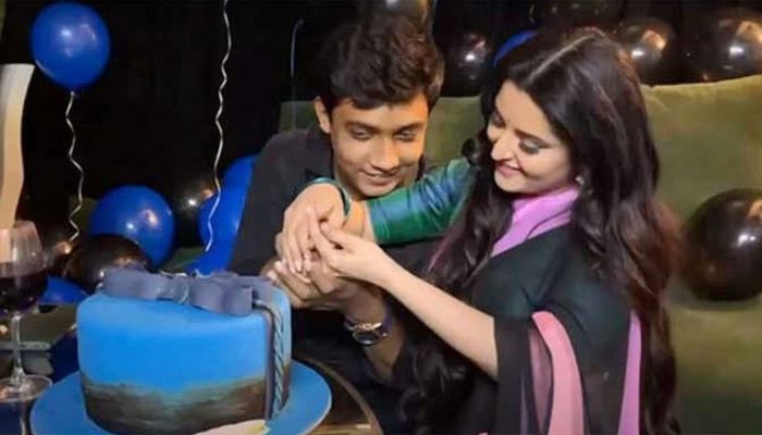পরীমনির প্রেম : চাকরি হারালেন পুলিশ কর্মকর্তা সাকলায়েন