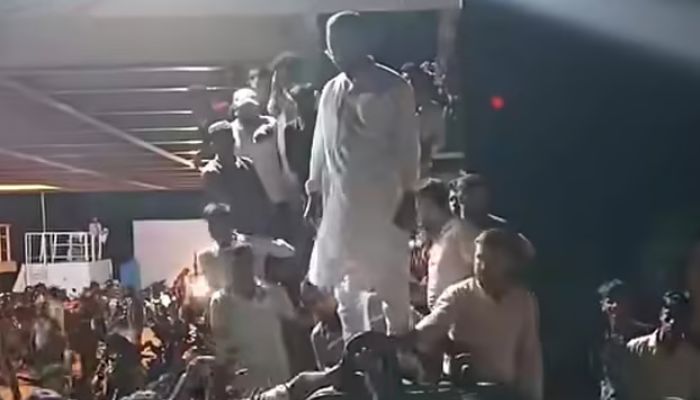 হান্নাম মাসউদ এমপি যাবেন, হাতিয়ায় ফেরি দাঁড়িয়ে থাকলো দুই ঘন্টা 