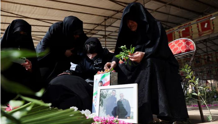 তীব্র বোমাবর্ষণের মাঝে ‘ভয়ংকরতম রাত’ পার করল তেহরান