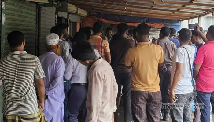 দুই সন্তানের সামনে ধর্ষণ, বিচার না পেয়ে সন্তানদের নিয়ে বাসের নিচে মায়ের ঝাঁপ