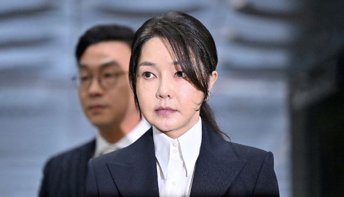 ঘুষ হীরার গয়না ও ব্র্যান্ডের ব্যাগ, কোরিয়ার ফার্স্ট লেডির ২০ বছর কারাদণ্ড 