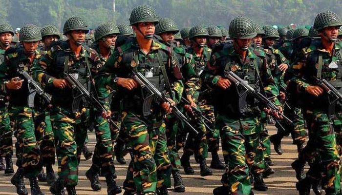 গণতন্ত্রে উত্তরণ- সেনাবাহিনী সামনে ‘ভাবমূর্তি পুনর্গঠনের’ সুযোগ