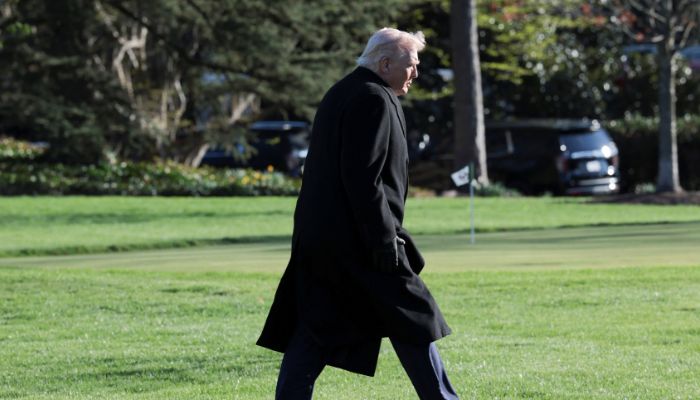 ইরান ধ্বংসের চরম বার্তা দিয়ে ব্যাকফুটে, হরমুজেই রণে ভঙ্গ ট্রাম্পের 